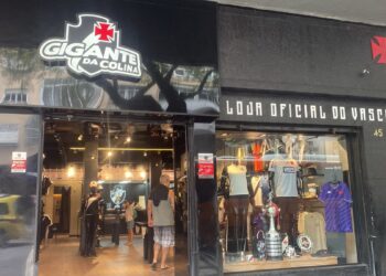 Camisa do Vasco em homenagem ao Novembro Negro será lançada nesta sexta-feira na loja Gigante da Colina em Copacabana.