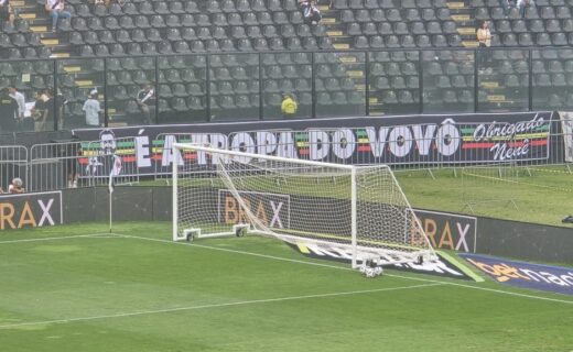 Vasco da Gama na Copa do Brasil, cesta de bolas na baliza vazia.