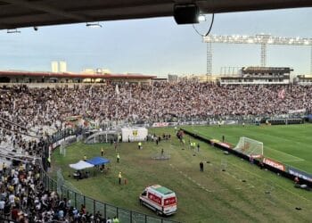 Torcida lotando estádio do Vasco.