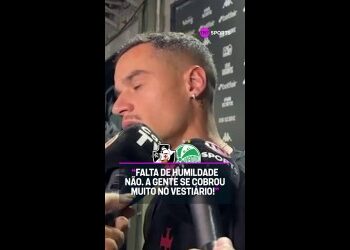 Jogador do Vasco falando em entrevista.