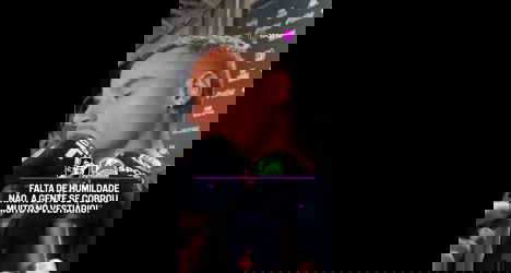 Jogador do Vasco falando em entrevista.