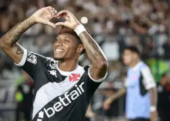 Tchê Tchê deve iniciar como titular na lateral-direita diante do Grêmio na próxima partida.