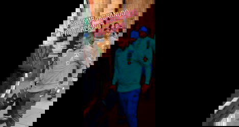 Profissional do Vasco embarcando no aeroporto.