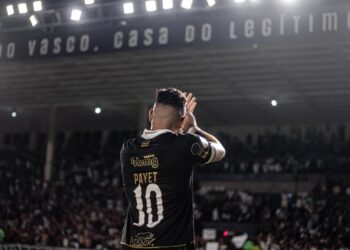 Vasco autoriza comemoração após gol de Payet no estádio.