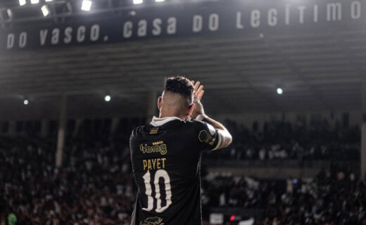 Vasco autoriza comemoração após gol de Payet no estádio.
