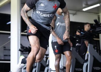 Vasco compartilha imagens do treino desta quinta-feira na academia do CT Moacyr Barbosa; confira