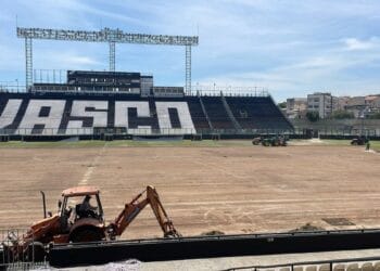 Vasco na reforma do estádio.