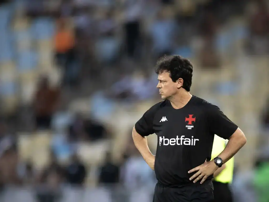 Treinador do Vasco em campo.