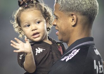 Barros escondeu suas raízes indígenas, quase abandonou a carreira no futebol e cresceu pessoalmente para se estabelecer no Vasco.