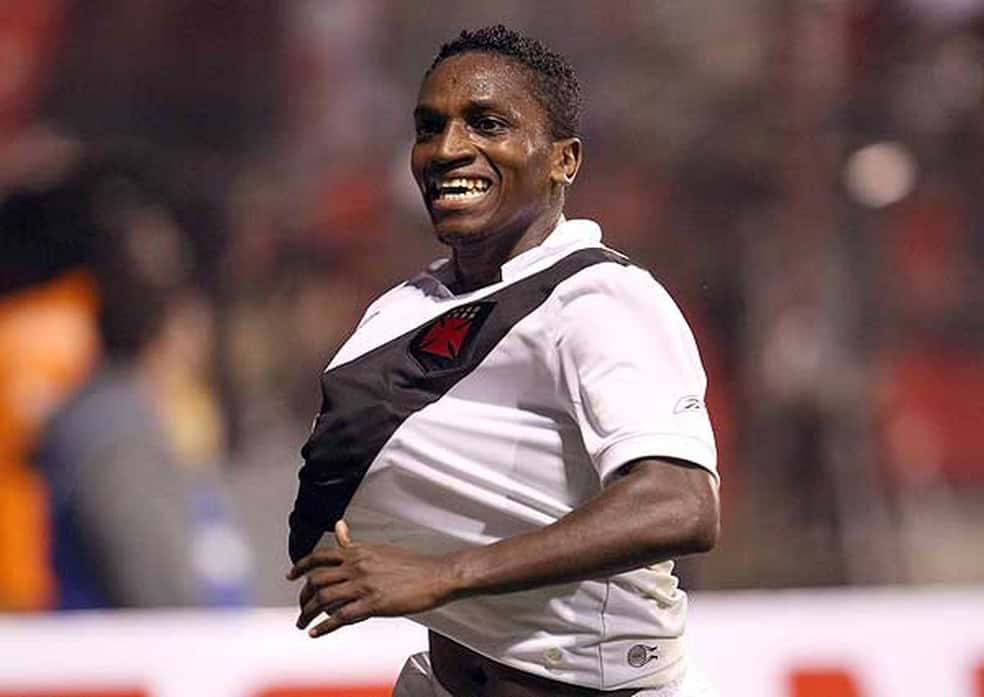 Jogador do Vasco comemorando placar.