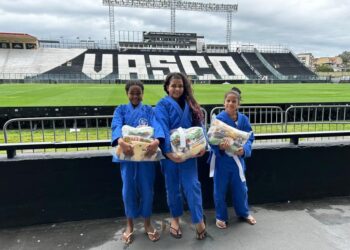 1. Jovens judocas no estádio do Vasco.