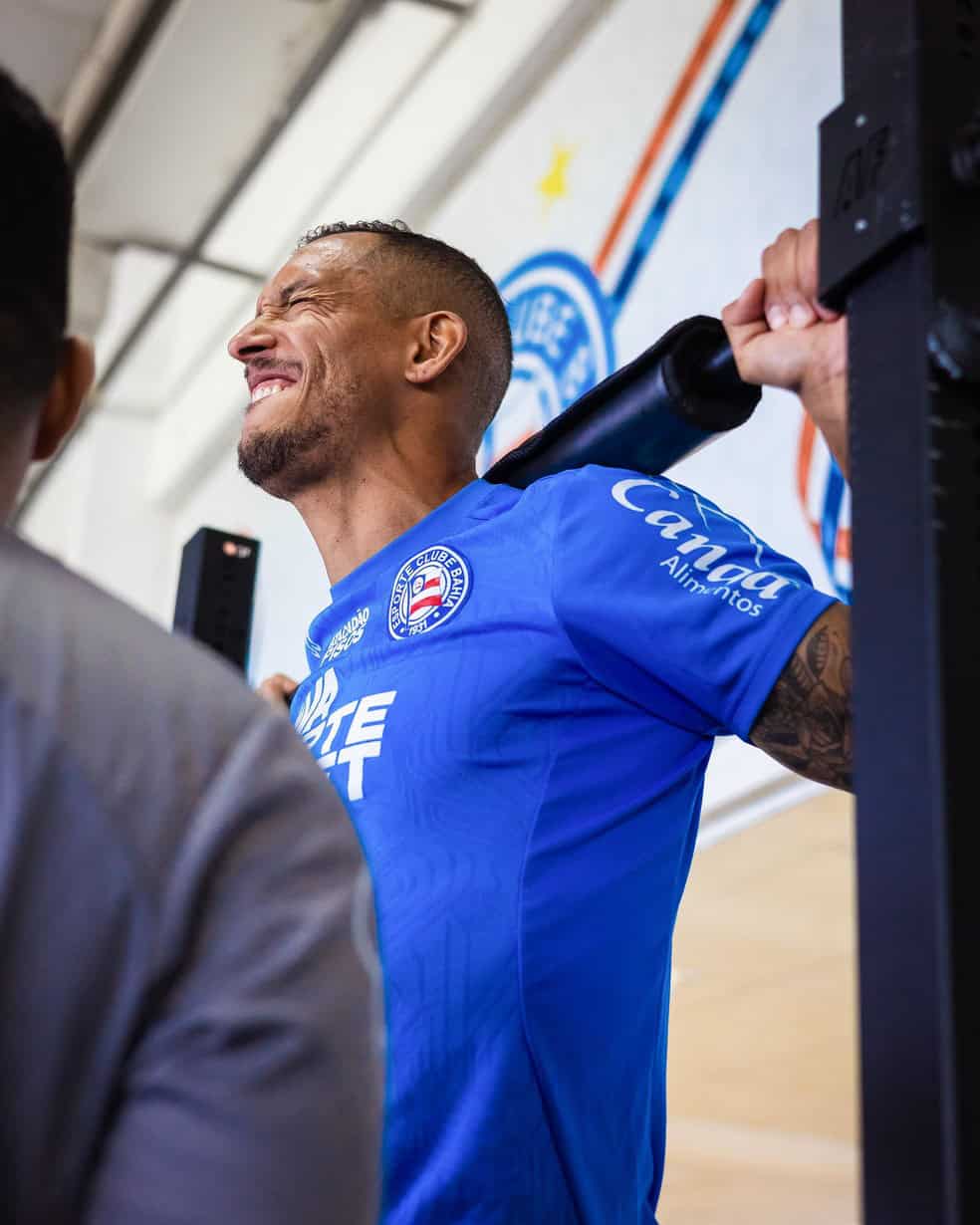 1. Jogador do Vasco treinando na academia.