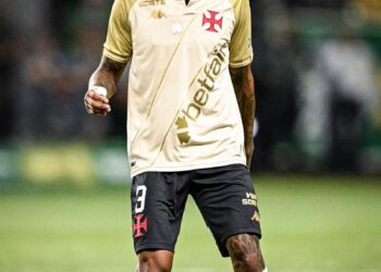 1. Jogador do Vasco em campo.