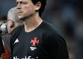 Fernando Diniz: ‘A expulsão teve um papel crucial no resultado da partida’