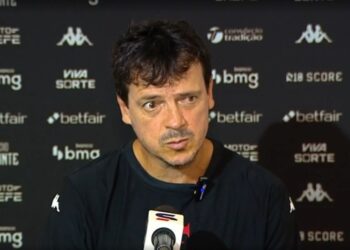 Veja outros assuntos abordados na entrevista coletiva de Fernando Diniz após Bahia 1 x 0 Vasco.