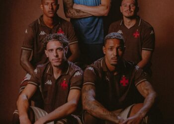 Agência compartilha imagens e clipes da 3ª camisa do Vasco; confira.
