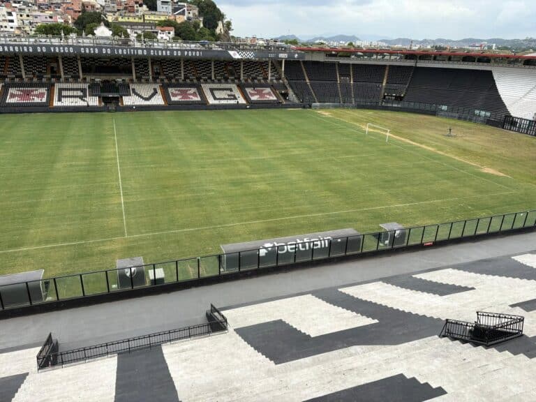 Campo de futebol no Estádio Vasco da Gama.