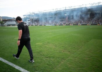 Confira os fatores que detalham a crise do Vasco, que despencou 5 posições no Brasileiro em apenas 3 semanas.