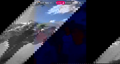 Jogadores do Vasco em evento ao ar livre.