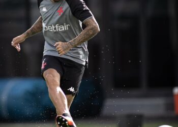 Veja fotos do treinamento do Vasco nesta terça-feira no CT Moacyr Barbosa.