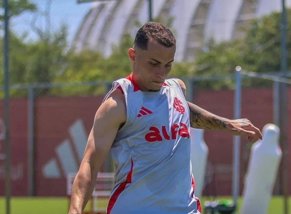 Atleta do Vasco durante atividade no treino.