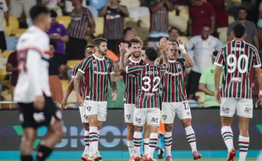 Jogadores do Vasco comemoram gol.