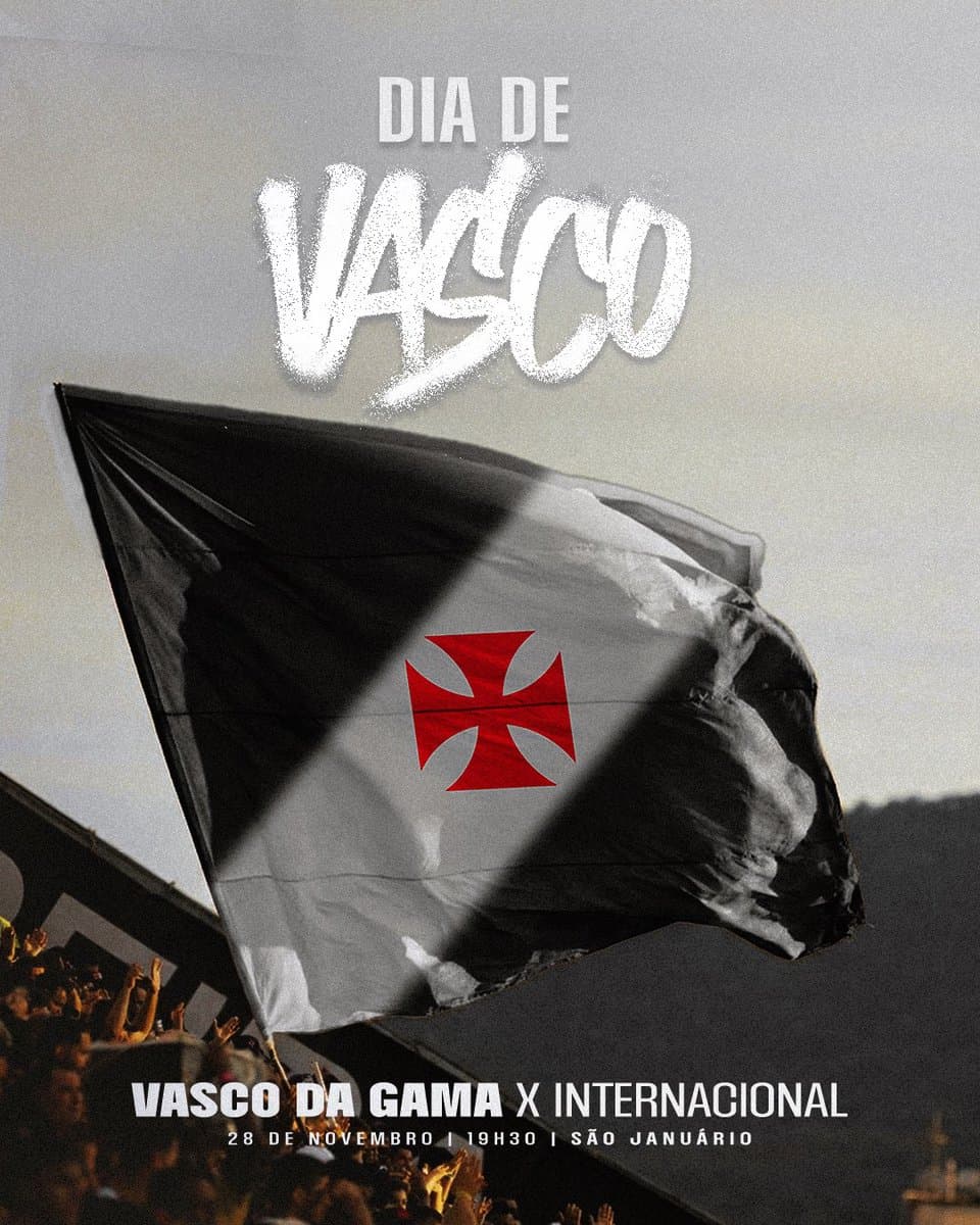 Bandeira do Vasco com símbolo na torcida.