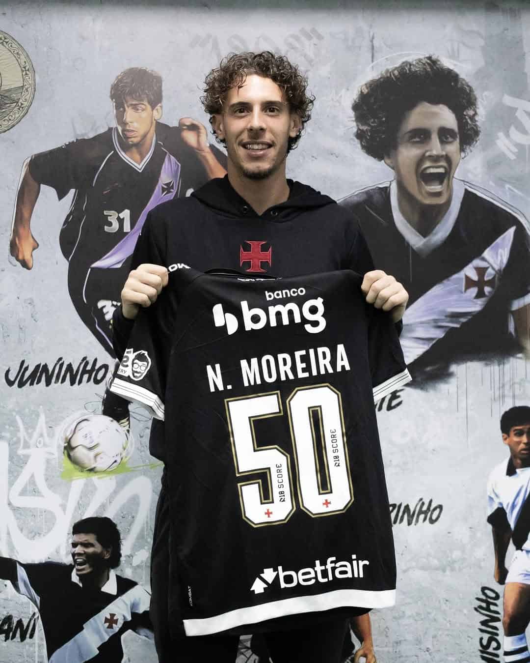 Vasco com homenagem na camisa do jogador.