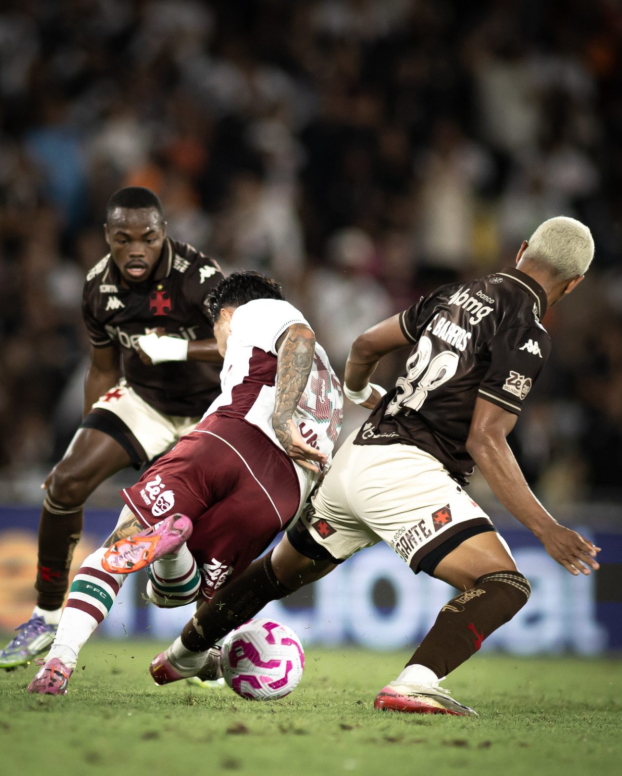20251209-185623-1-quem-avancar-na-decisao-entre-vasco-e-fluminense-enfrenta-cruzeiro-ou-corinthians-na-final-da-copa-do-brasil-foto-matheus-limavasco-1 Quem avançar na decisão entre Vasco e Fluminense, enfrenta Cruzeiro ou Corinthians na final da Copa do Brasil. (Foto: Matheus Lima/Vasco)