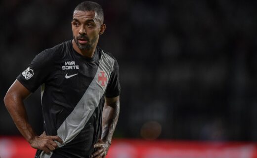 Paulo Henrique enfrenta concorrência crescente no Vasco com a fase goleadora de Puma, em meio à dúvida contra o Botafogo