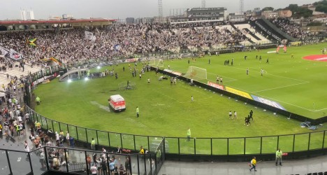 Vasco e Botafogo: jogadores realizam aquecimento em São Januário