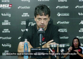 Diniz ressalta a ‘exibição brilhante’ no primeiro tempo e a festa da torcida na classificação.