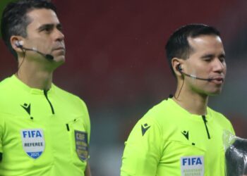 Inter e Vasco: juiz esclarece a expulsão de Léo Jardim e menciona ameaças recebidas.