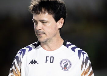 Fernando Diniz avalia a performance do Vasco contra o CSA e considera o primeiro tempo “brilhante”