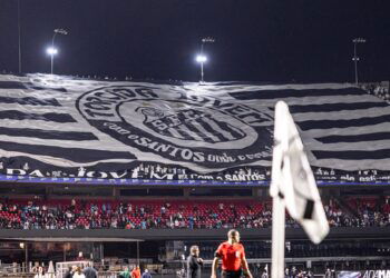 Santos anuncia atualização sobre ingressos adquiridos para confronto contra o Vasco no Morumbi.