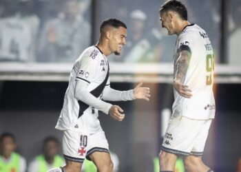 Coutinho retorna a balançar as redes e se destaca como vice-artilheiro do Vasco na Copa do Brasil