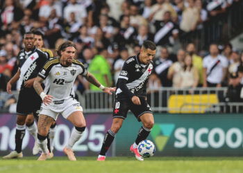 Atlético-MG marca gol histórico, mas permite empate ao Vasco no Campeonato Brasileiro