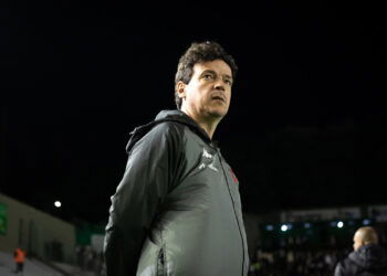 Diniz reconhece desempenho abaixo do esperado do Vasco na derrota contra o Corinthians