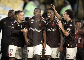 Vasco Futebol Clube comemorando gol na partida.