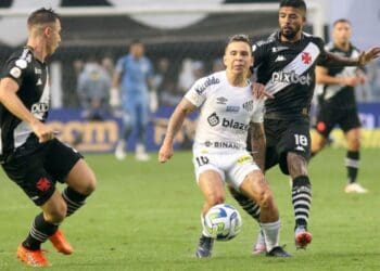 Soteldo, Paulinho e Lucas Piton em Campo