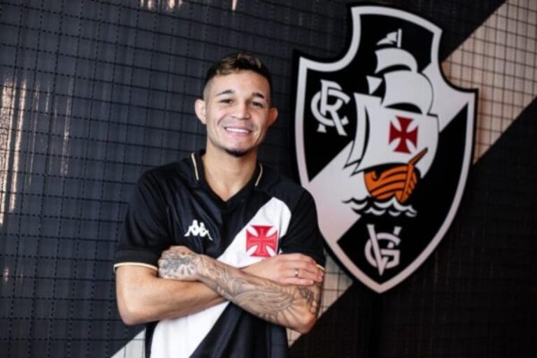 Adson é anunciado pelo Vasco