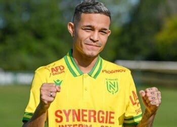 Adson em campo pelo Nantes-FRA