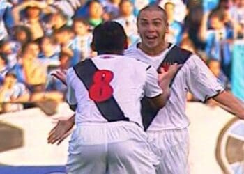 Alberoni comemorando gol contra o Grêmio em 2006