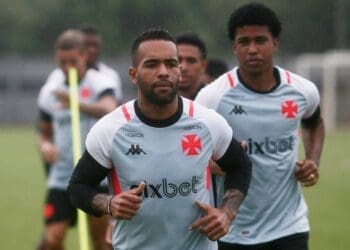 Alex Teixeira e Andrey Santos em treino do Vasco