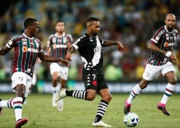 Alex Teixeira em jogo contra o Fluminense