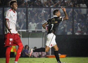 Alex Teixeira comemorando gol contra o Inter