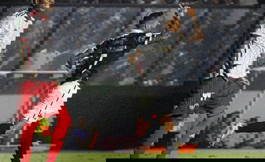 Alex Teixeira comemorando gol contra o Inter