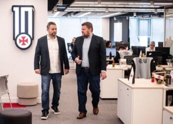 Alexandre Mattos e Lucio Barbosa na sede da SAF do Vasco