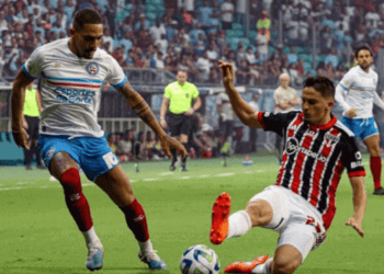 Pablo Maia dá carrinho em Bahia x São Paulo