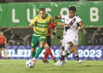 Robson Bambu durante o jogo contra o Cuiabá